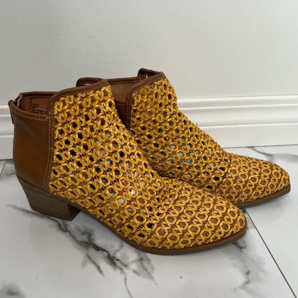 Dolce Vita Koda Woven Boots size 8